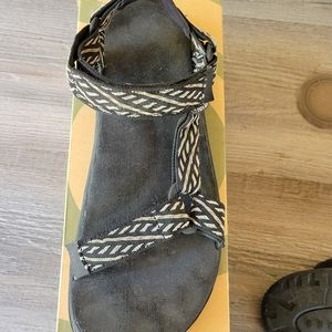 Teva sandals size 11 women's black